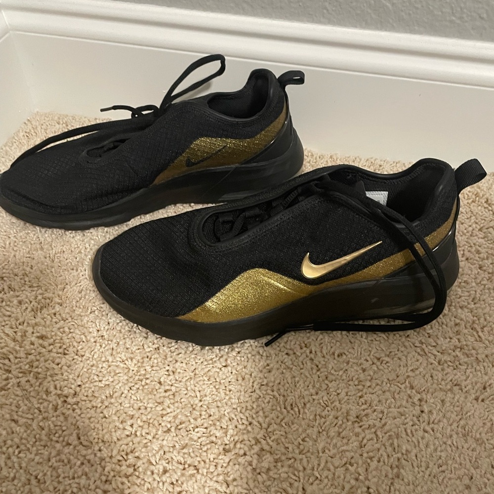 Nike Air Max Motion 2